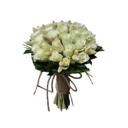 букет невесты из белых роз